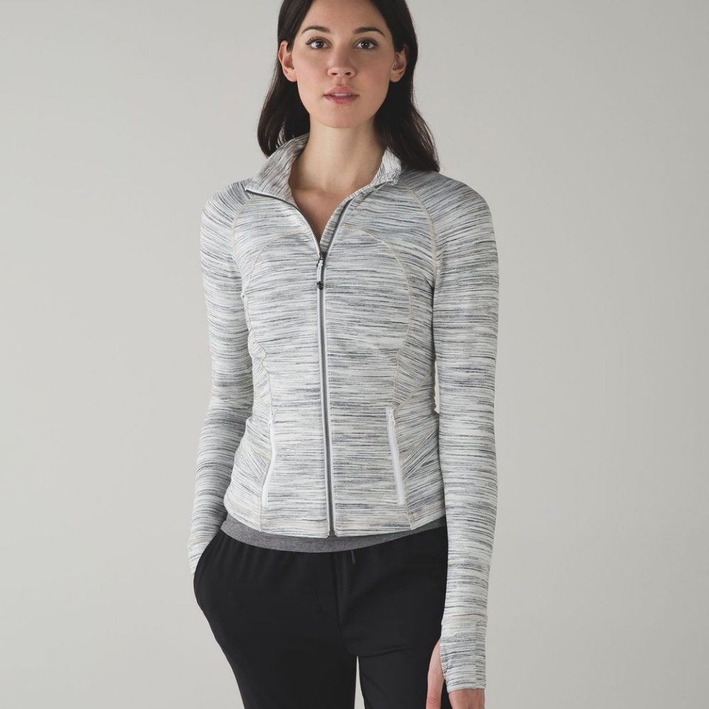 LULULEMON HUSTLE IN YOUR BUSTLE JACKET - SIZE 4